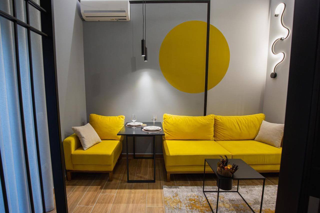 Lit Apartment *